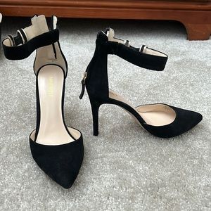 Black pointed toe heels